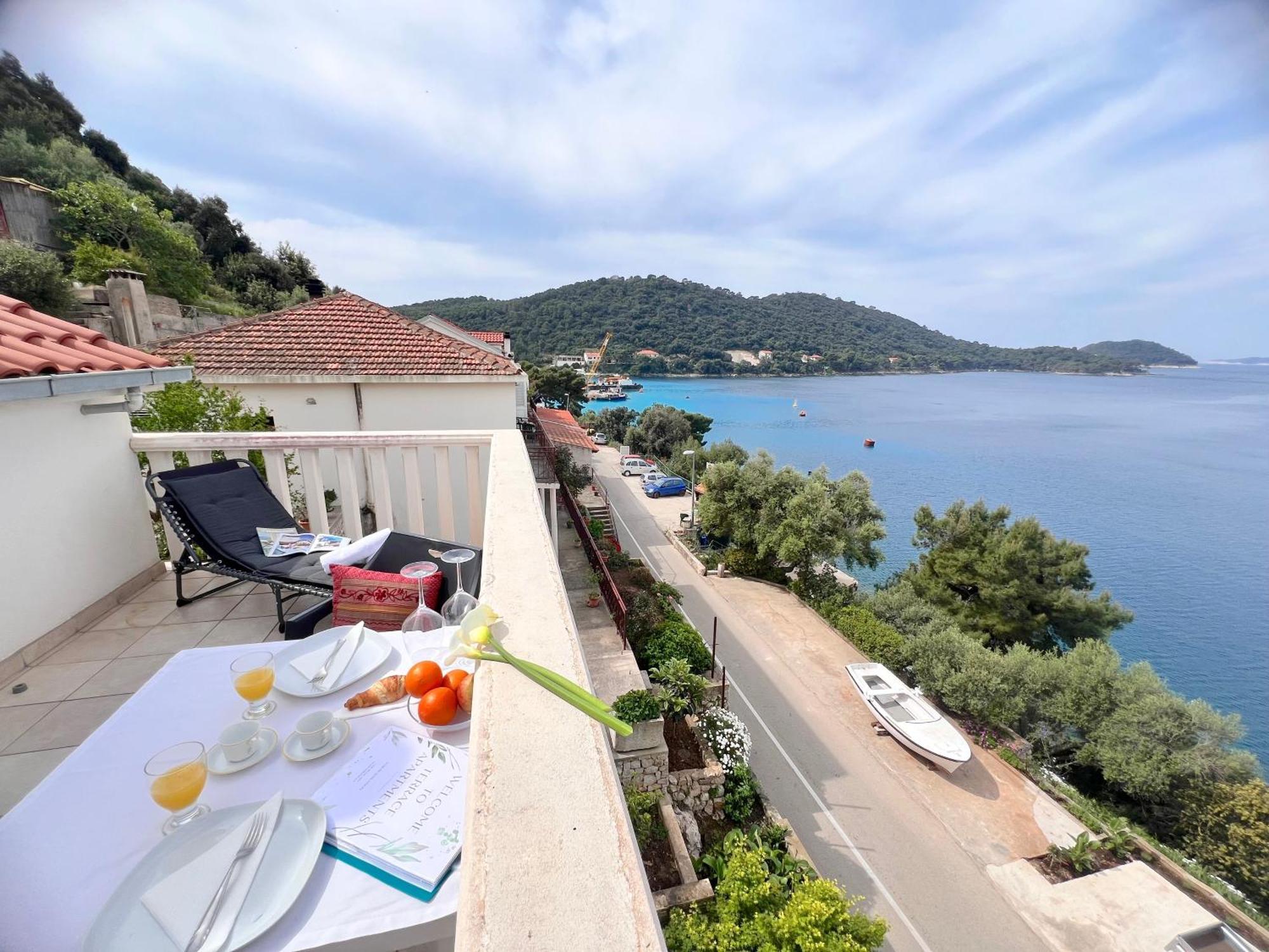 Terrace Studios With Panoramic Seaview Uble Exterior foto